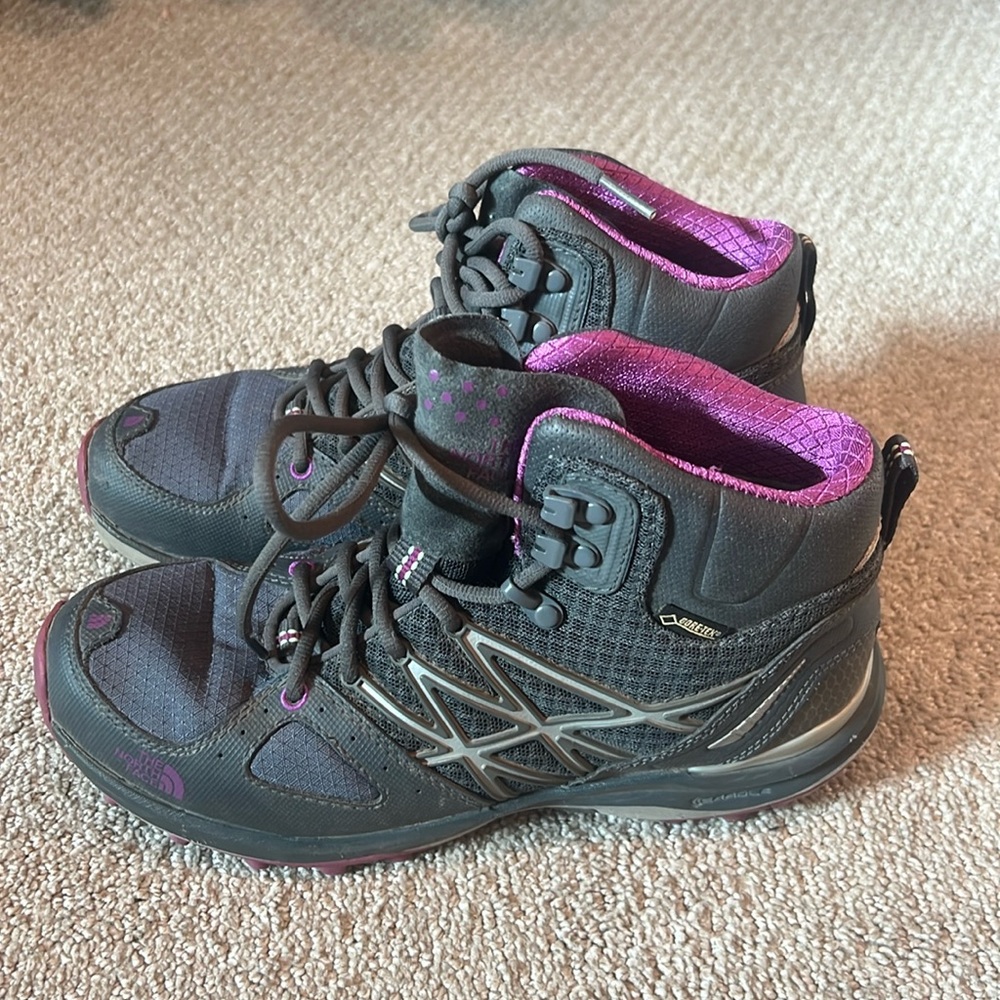 The North Face - Women Hiking Boots - Size 8